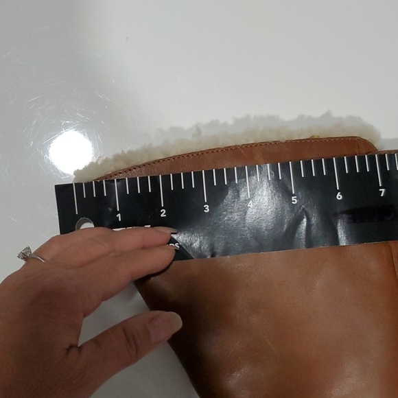 UGG Boots - Genuine Leather - Picture 13 of 14